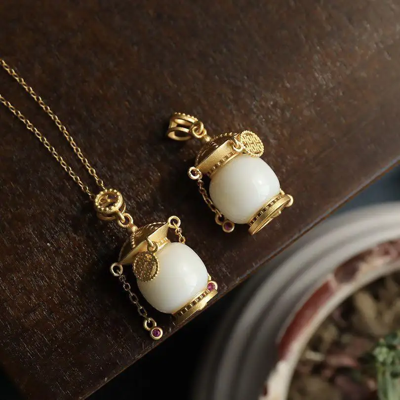 Оригинальная позолоченная Подвеска из серебра Hetian Jade с инкрустацией из натурального лулулутуна, праздничная подвеска с кисточкой из цирко...
Оригинальная позолоченная Подвеска из серебра Hetian Jade с инкрустацией из натурального лулулутуна, праздничная подвеска с кисточкой из цирко...