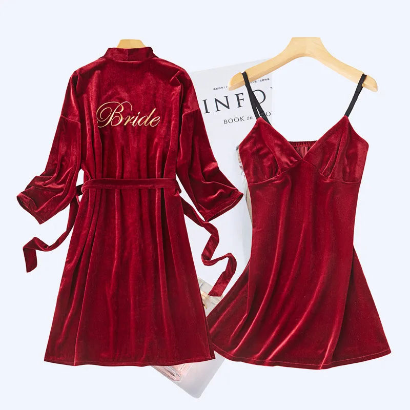 Bride Velour Wedding Robe Sets 2PCS Cardigan Women Warm Sleepwear Embroidery Kimini Gown Short Bathrobe Bridesmiad Nightgown New 
Bride Velour Wedding Robe Sets 2PCS Cardigan Women Warm Sleepwear Embroidery Kimini Gown Short Bathrobe Bridesmiad Nightgown New