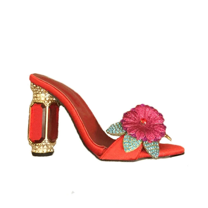 Luxury Shoes Women Designers Block Heel Slippers Red Mule Velvet Upper BlingBling Flower Crystal Red Sandals Plus Size 43
Luxury Shoes Women Designers Block Heel Slippers Red Mule Velvet Upper BlingBling Flower Crystal Red Sandals Plus Size 43