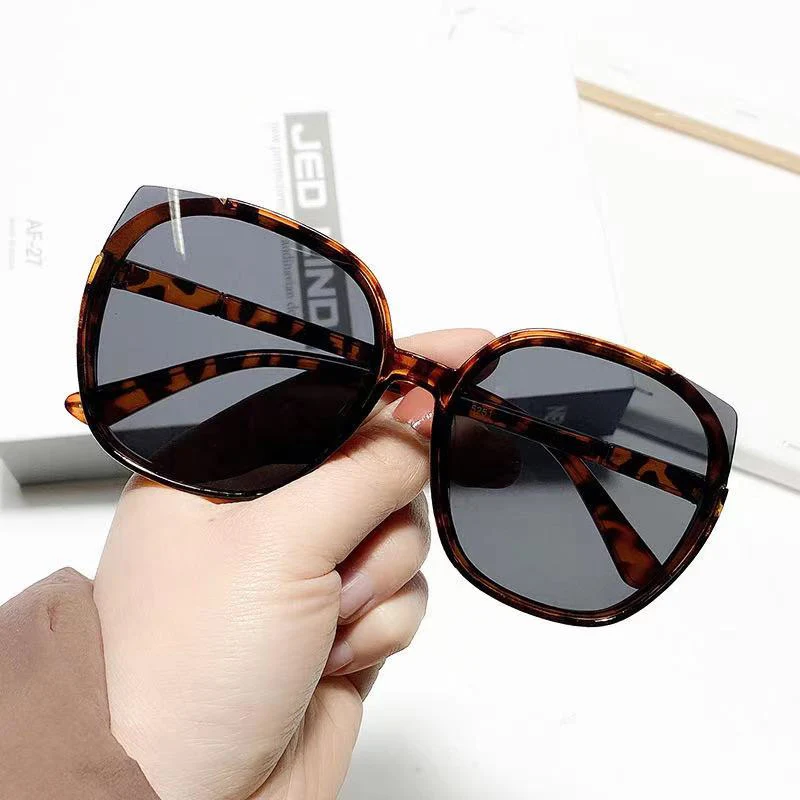 Women's Sunglasses Fashion Big Box Cat's eye Black Round Glasses Vintage Luxury Designer Trends Men Decorative Driving Glasses
Women's Sunglasses Fashion Big Box Cat's eye Black Round Glasses Vintage Luxury Designer Trends Men Decorative Driving Glasses
