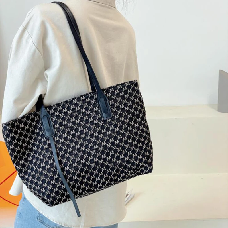 2021 New Autumn Women's Brand Tote Bag Female Shopper Large Capacity Shopping Handbag Luxury Designer Shoulder Package
2021 New Autumn Women's Brand Tote Bag Female Shopper Large Capacity Shopping Handbag Luxury Designer Shoulder Package