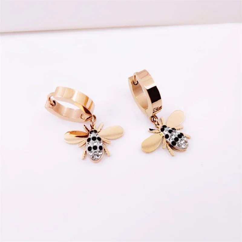 New Fashion Cute Bee Shape Women Earring Gold Color Zircon Round Animal Stylish Jewelry Simple Honeybee Drop Accessories
New Fashion Cute Bee Shape Women Earring Gold Color Zircon Round Animal Stylish Jewelry Simple Honeybee Drop Accessories