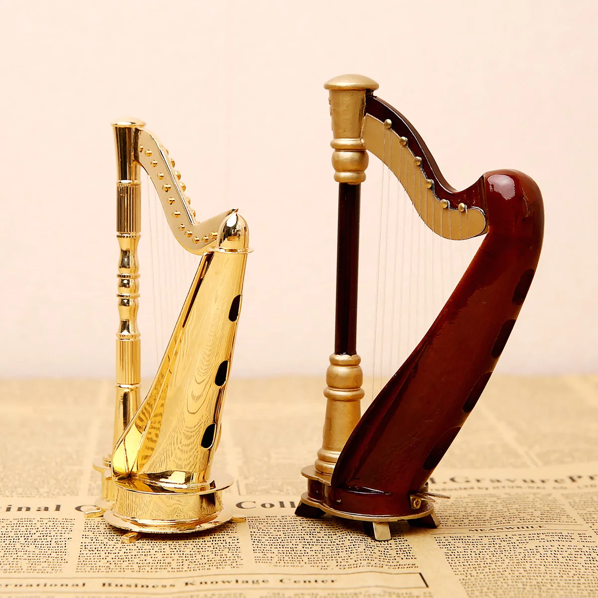 Миниатюрная модель музыкального инструмента