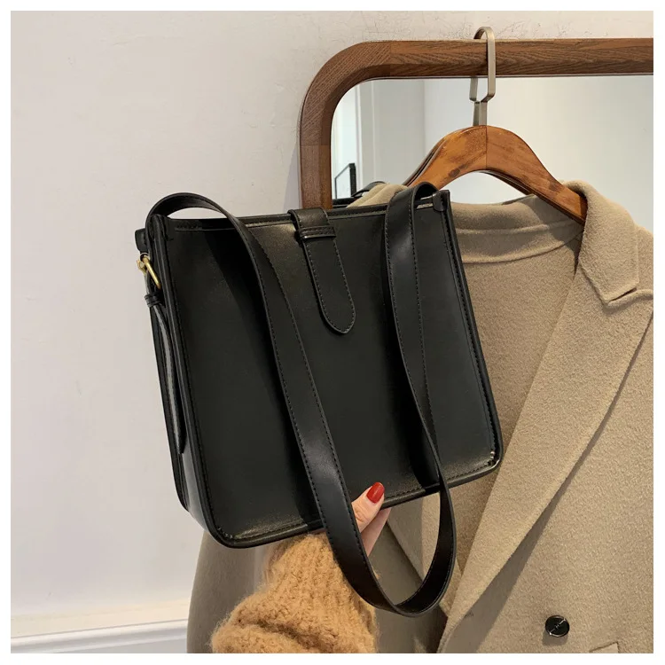 Casual lady shoulder bag brown black large capacity messenger bag new simple solid color PU leather travel shopping girl handbag
Casual lady shoulder bag brown black large capacity messenger bag new simple solid color PU leather travel shopping girl handbag