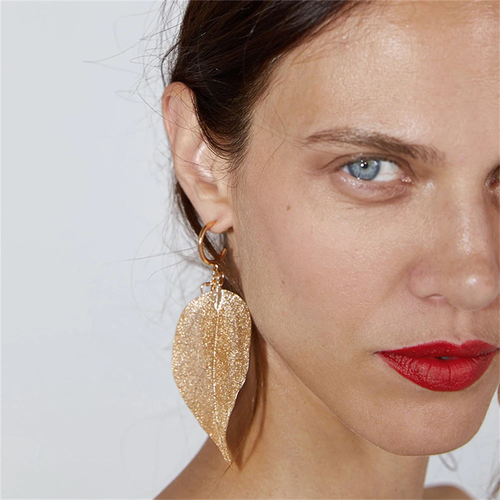 Europe and the United States popular new retro earrings fashion temperament long hollow leaf earrings women
Europe and the United States popular new retro earrings fashion temperament long hollow leaf earrings women