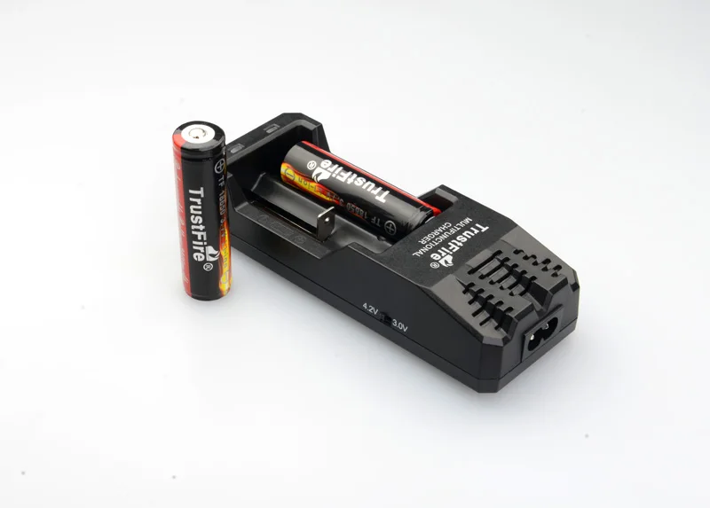 

2pcs TrustFire Protected 18650 3.7V 2400mAh Li-ion Rechargeable Battery+TrustFire TR-015 Lithium Battery Charger