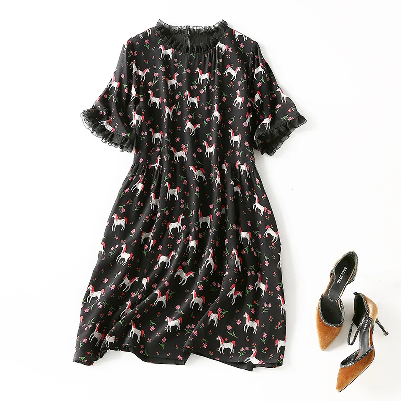 73182 2021 new women's summer white horse printed black thin silk short sleeve dress with Auricularia lace
73182 2021 new women's summer white horse printed black thin silk short sleeve dress with Auricularia lace