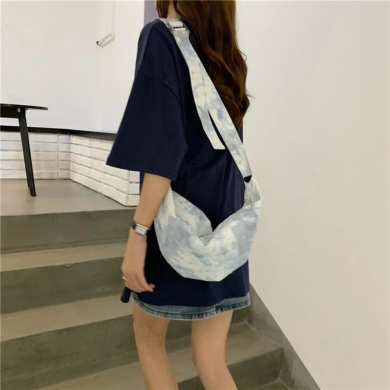 Large capacity bag female 2021 new summer bag canvas messenger bag small fresh and versatile one-shoulder dumpling bag
Large capacity bag female 2021 new summer bag canvas messenger bag small fresh and versatile one-shoulder dumpling bag
