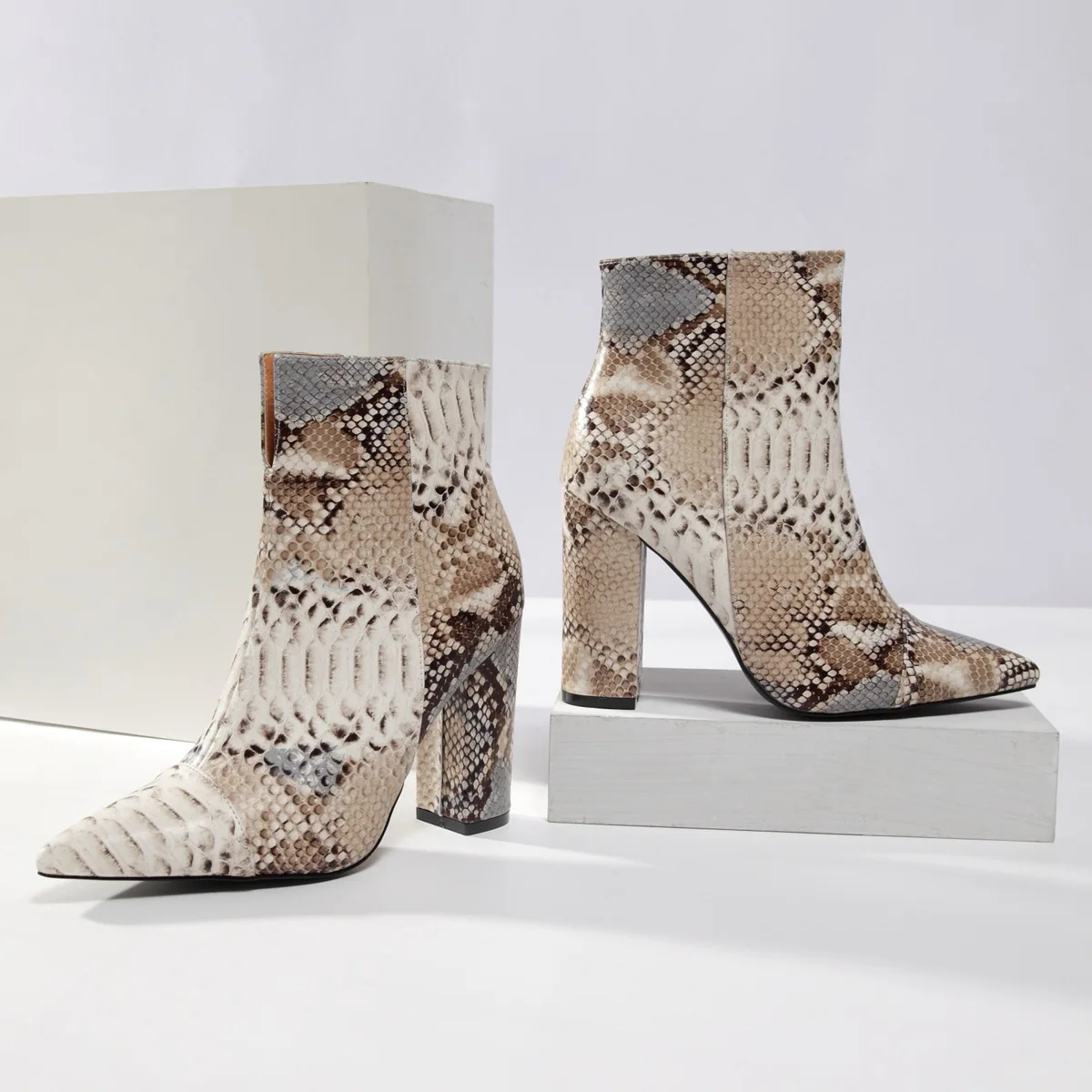 Women Ankle Boots Elegant Wild Snakeskin Pattern Print Pointed Toe Shoes Square Heels Mid-Calf Chelsea ZIP Party
Women Ankle Boots Elegant Wild Snakeskin Pattern Print Pointed Toe Shoes Square Heels Mid-Calf Chelsea ZIP Party