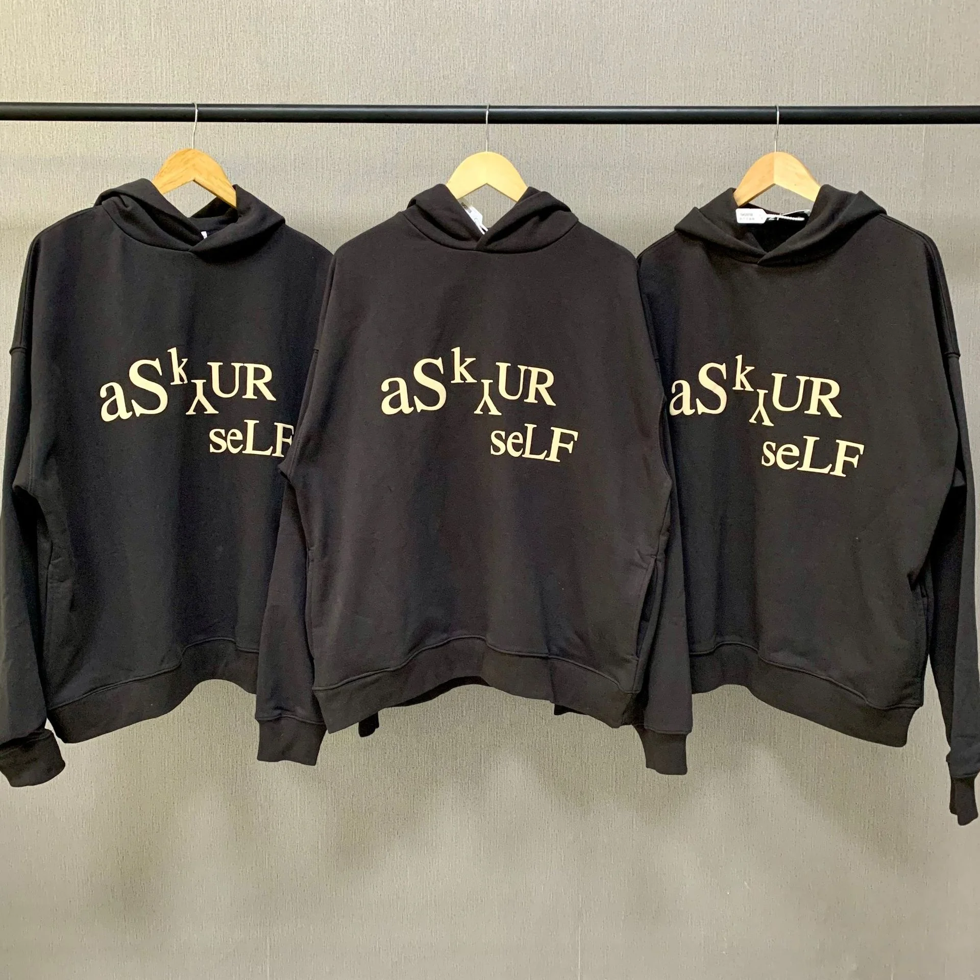 Famous High American Street Brand ASK YURSELF 100% 1:1 Cotton Oversized Sweatshirts Hoodies Streetwear Men Clothing
Famous High American Street Brand ASK YURSELF 100% 1:1 Cotton Oversized Sweatshirts Hoodies Streetwear Men Clothing