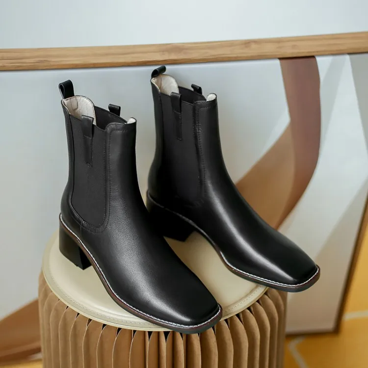 MLJUESE 2021 women ankle boots soft Cow leather winter short plush slip on square toe high heels female Chelsea boots size 34-40
MLJUESE 2021 women ankle boots soft Cow leather winter short plush slip on square toe high heels female Chelsea boots size 34-40