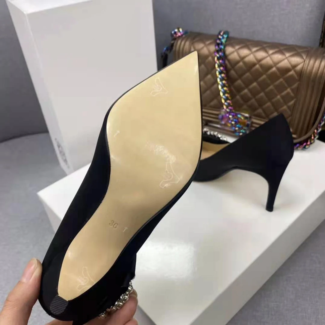 Vallu 2021 spring and summer new leather outsole large crystal buckle fashion all-match high-heeled pointed women's shoes
Vallu 2021 spring and summer new leather outsole large crystal buckle fashion all-match high-heeled pointed women's shoes