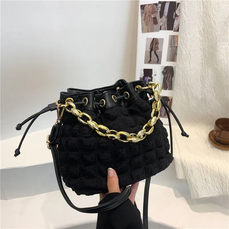 Оригинальная брендовая новая женская сумка на цепочке 2021, модная сумка-мешок, сумка на плечо, текстурная сумка-мессенджер, сумка
Оригинальная брендовая новая женская сумка на цепочке 2021, модная сумка-мешок, сумка на плечо, текстурная сумка-мессенджер, сумка