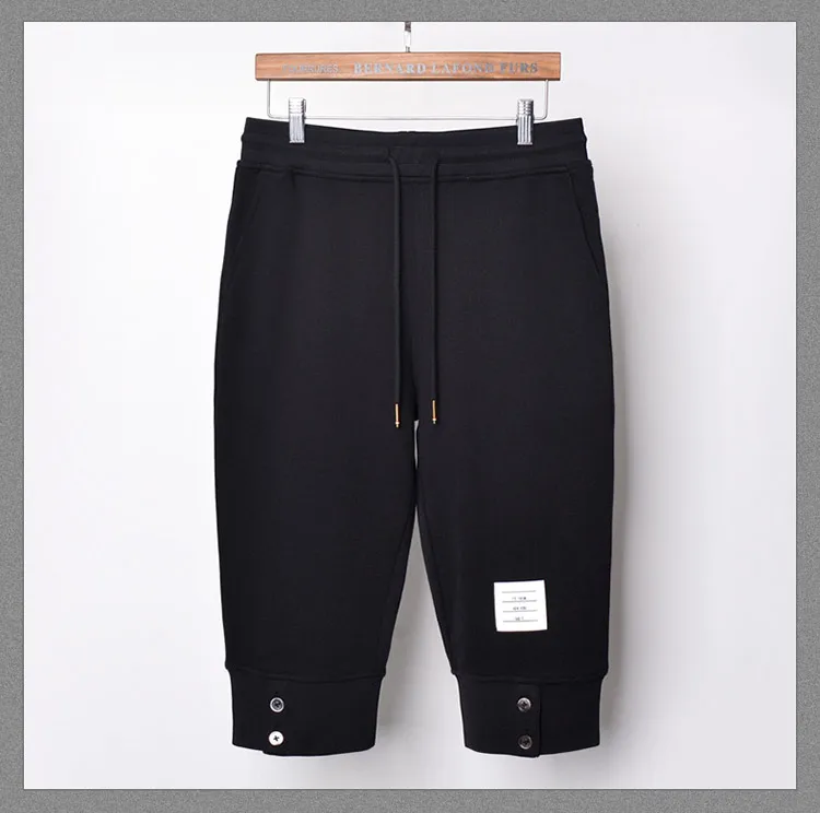 2021 Fashion TB Brand Casual Shorts Men Summer Cotton Sports Trousers Hip Hop Knee Length Harem Pants Jogger Track Pants
2021 Fashion TB Brand Casual Shorts Men Summer Cotton Sports Trousers Hip Hop Knee Length Harem Pants Jogger Track Pants