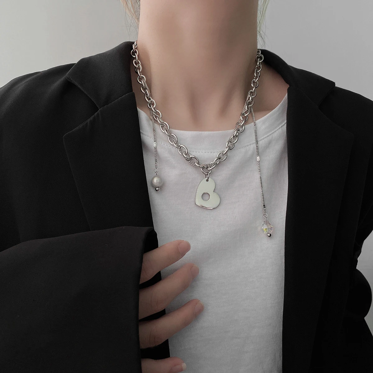 Moloye 2021 Love Heart Pendant Stitching Crystal Pearl Double Titanium Steel Personalized Clavicle Chain Niche Design Necklace
Moloye 2021 Love Heart Pendant Stitching Crystal Pearl Double Titanium Steel Personalized Clavicle Chain Niche Design Necklace