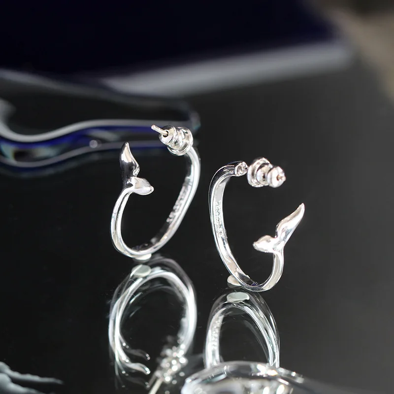European and American metal wind fishtail earrings broken fishtail series C-shaped big earrings 925 silver needle earrings
European and American metal wind fishtail earrings broken fishtail series C-shaped big earrings 925 silver needle earrings