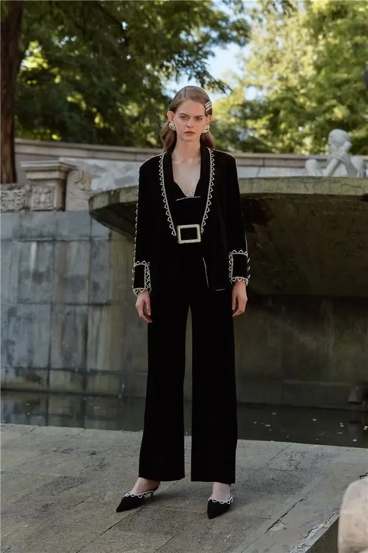 DEIVE TEGER 2021 New Women's 3 Pieces Set With Sheer Crystal Decoration Crop top Jacket Pants Suits Vestido OL Style Party Suit
DEIVE TEGER 2021 New Women's 3 Pieces Set With Sheer Crystal Decoration Crop top Jacket Pants Suits Vestido OL Style Party Suit
