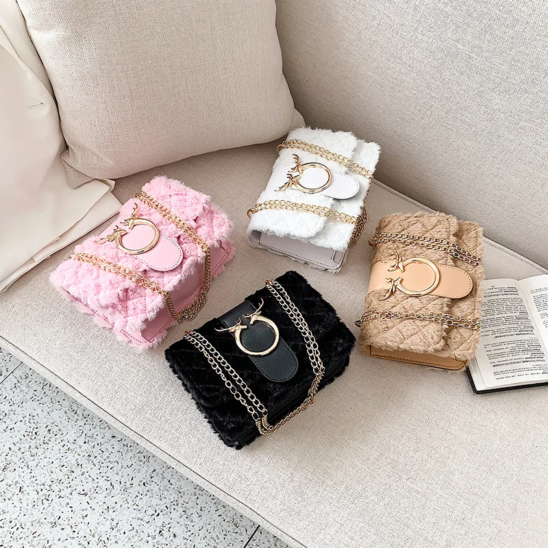Women Square Shoulder Bag Deer Head Pattern Magnetic Buckle Plush Crossbody Bags with Chain Strap
Women Square Shoulder Bag Deer Head Pattern Magnetic Buckle Plush Crossbody Bags with Chain Strap