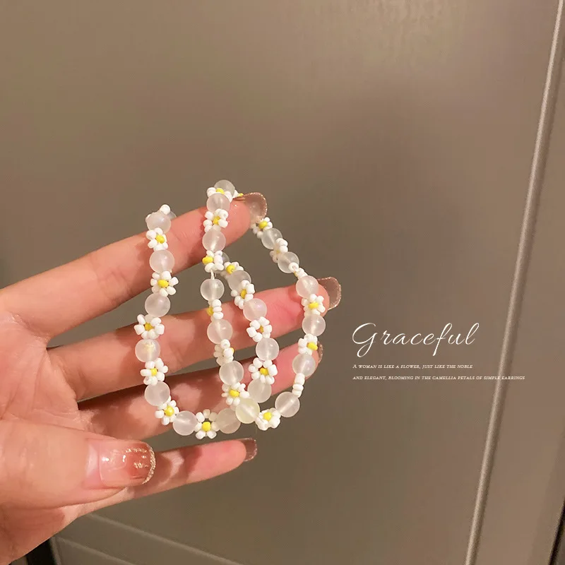 Acrylic glass white flower bracelet small fresh design sense bracelet simple super fairy hand act the role of female
Acrylic glass white flower bracelet small fresh design sense bracelet simple super fairy hand act the role of female