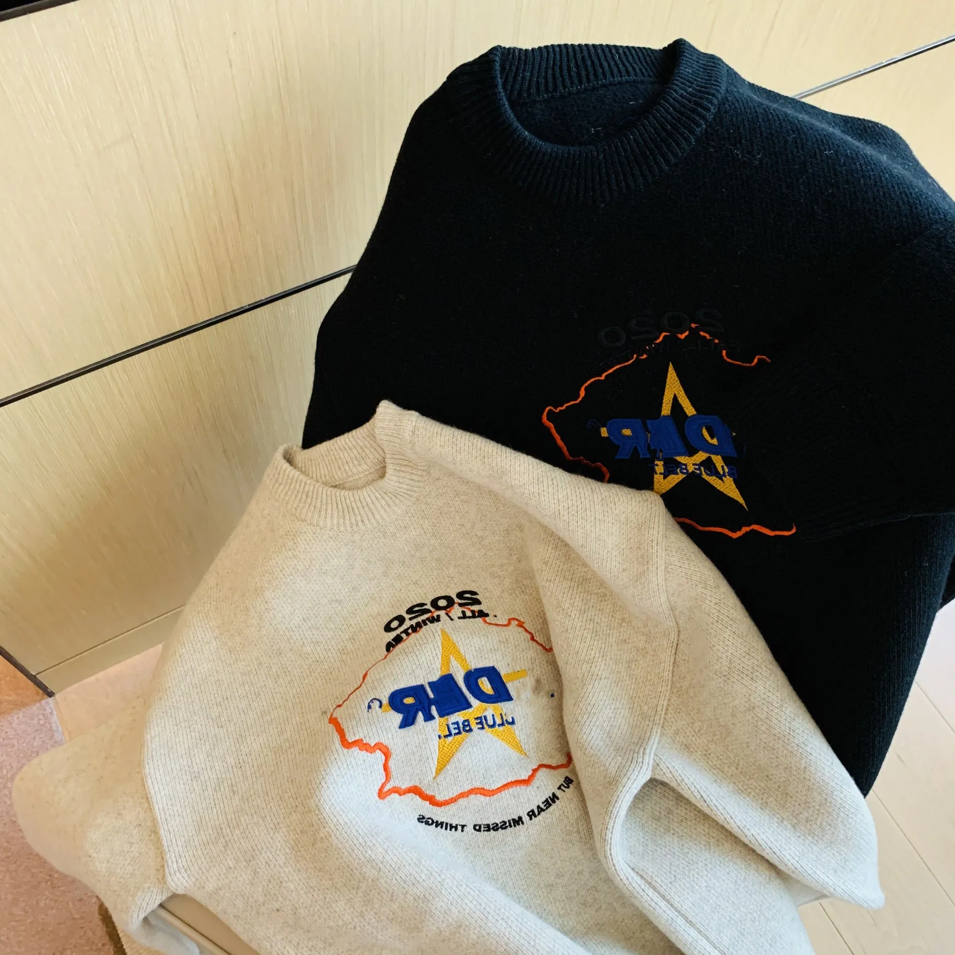 Свитер свободного покроя ADER для мужчин и женщин, винтажный шерстяной свитер с вышивкой в виде пятиконечной звезды, трикотажный свитер для п... 
Свитер свободного покроя ADER для мужчин и женщин, винтажный шерстяной свитер с вышивкой в виде пятиконечной звезды, трикотажный свитер для п...