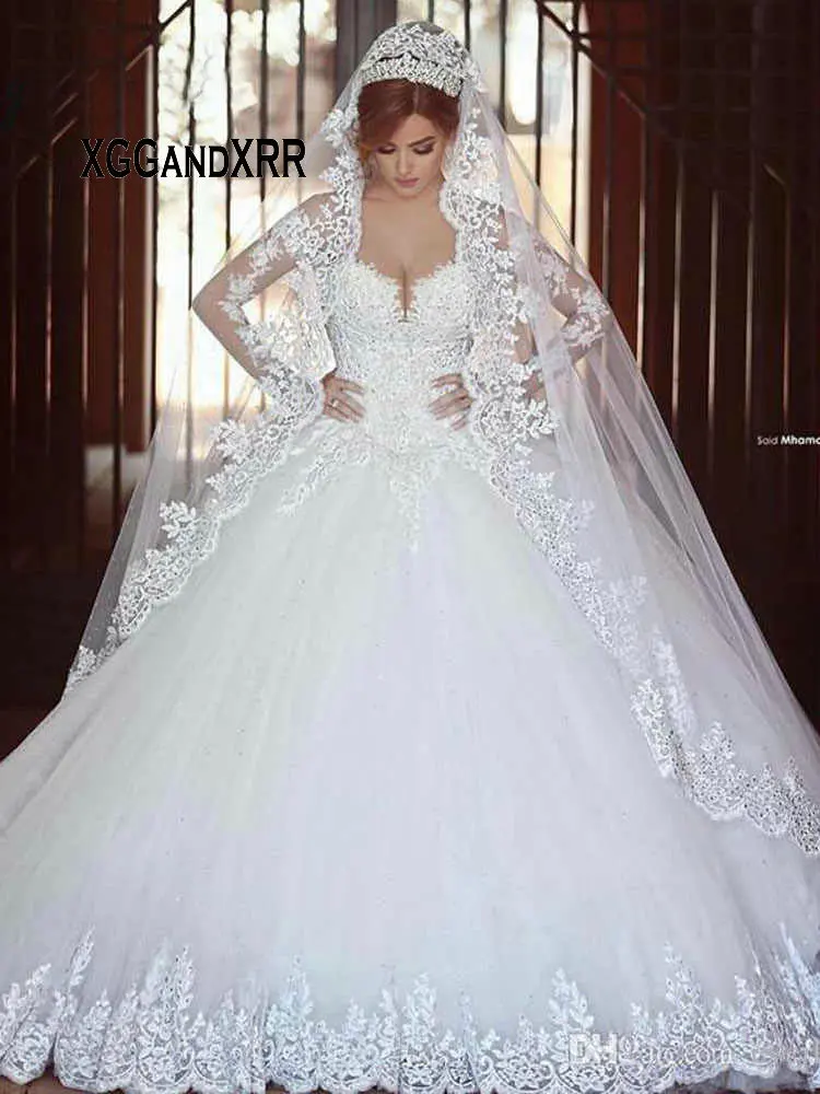 Romantic Long Sleeves Ball Gown Lace Wedding Dress 2020 Luxury Long Train Illusion Back Lace Applique Beading Dubai Bridal Gown
Romantic Long Sleeves Ball Gown Lace Wedding Dress 2020 Luxury Long Train Illusion Back Lace Applique Beading Dubai Bridal Gown