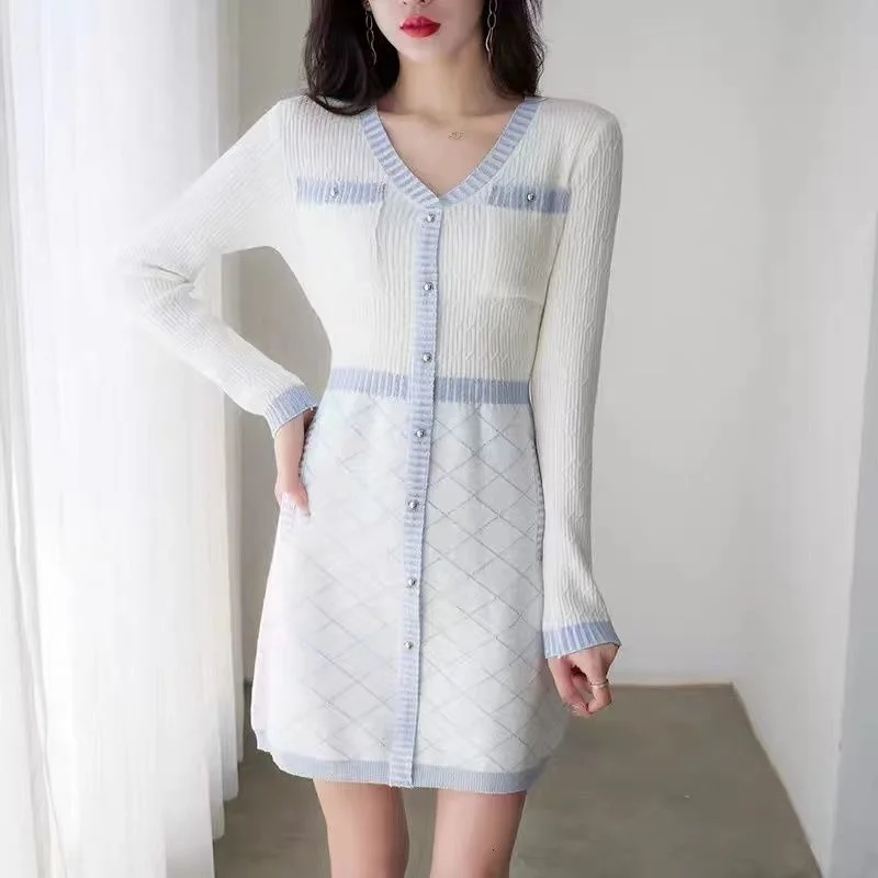 Women Sexy V-Neck Knitted Bodycon Dress Patchwork White Long Sleeve Vestidos Mujer Korean Elegant Femme Robe 2021 Autumn Jurken
Women Sexy V-Neck Knitted Bodycon Dress Patchwork White Long Sleeve Vestidos Mujer Korean Elegant Femme Robe 2021 Autumn Jurken