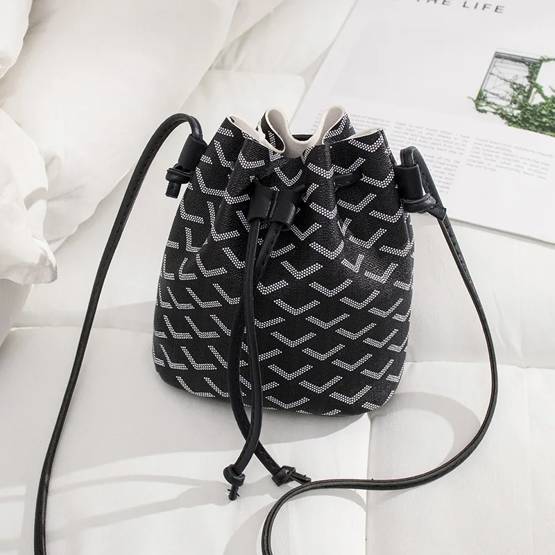 2020 New Arrival Fashion Shoulder Bag Simple Women PU Mini Drawstring Bag Ladies Girl Bucket Crossbody Bag Messenger Phone Bag
2020 New Arrival Fashion Shoulder Bag Simple Women PU Mini Drawstring Bag Ladies Girl Bucket Crossbody Bag Messenger Phone Bag