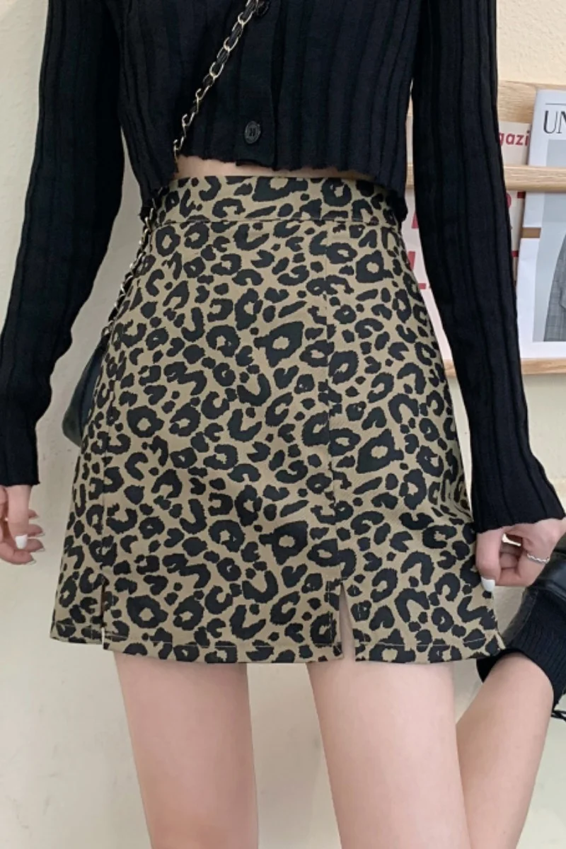 Leopard print a-line skirt female spring and autumn 2021 new high waist slim short skirt Hong Kong flavor package hip skirt
Leopard print a-line skirt female spring and autumn 2021 new high waist slim short skirt Hong Kong flavor package hip skirt