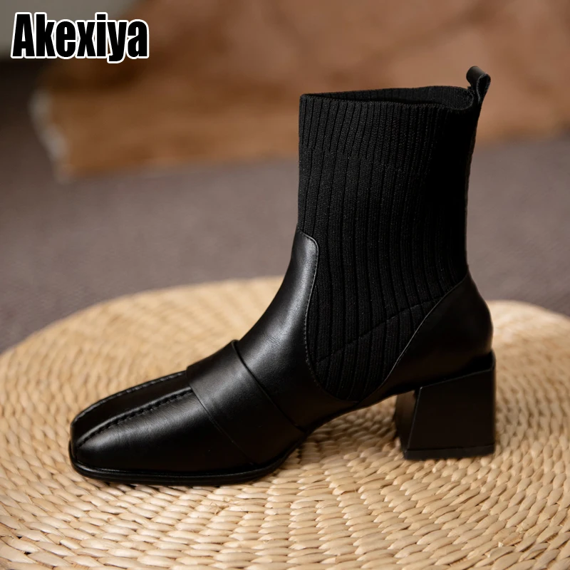 Genuine Leather Commuter Elegant Square Toe Boots Women Retro Short Boots Women's Shoes Non-slip Stitching Women High Heels
Genuine Leather Commuter Elegant Square Toe Boots Women Retro Short Boots Women's Shoes Non-slip Stitching Women High Heels