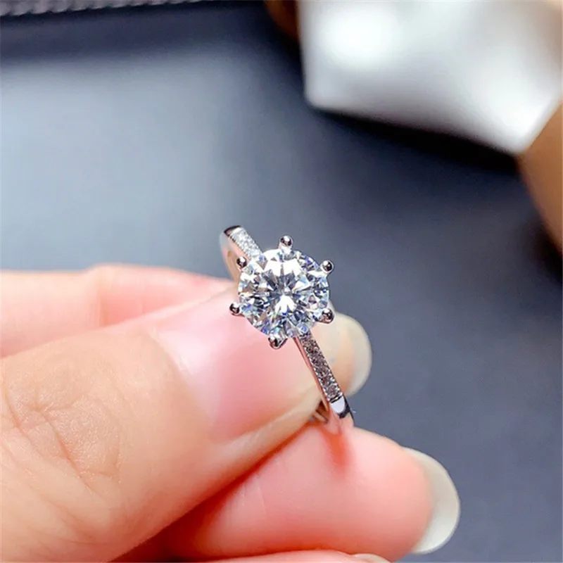 Moissanite Ring Royal 925 Sterling Silver Wedding Anniversary Party Ring For Women 1ct vvs Lab Diamond With Certificate Free
Moissanite Ring Royal 925 Sterling Silver Wedding Anniversary Party Ring For Women 1ct vvs Lab Diamond With Certificate Free