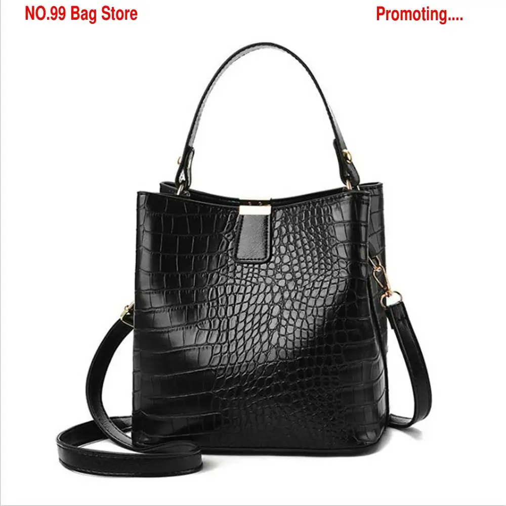 Bolsos Mujer Womens Messenger Bag Luxury Designer Fur Ball Crossbody PU Leather Flap Bag Female Shoulder Bag Solid Color
Bolsos Mujer Womens Messenger Bag Luxury Designer Fur Ball Crossbody PU Leather Flap Bag Female Shoulder Bag Solid Color