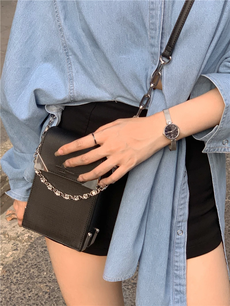 Spring And Autumn Casual Blue Denim Shirt Design Long Sleeved Solid Color Single-Breasted Turn-Down Collar Lace-Up Blouse
Spring And Autumn Casual Blue Denim Shirt Design Long Sleeved Solid Color Single-Breasted Turn-Down Collar Lace-Up Blouse