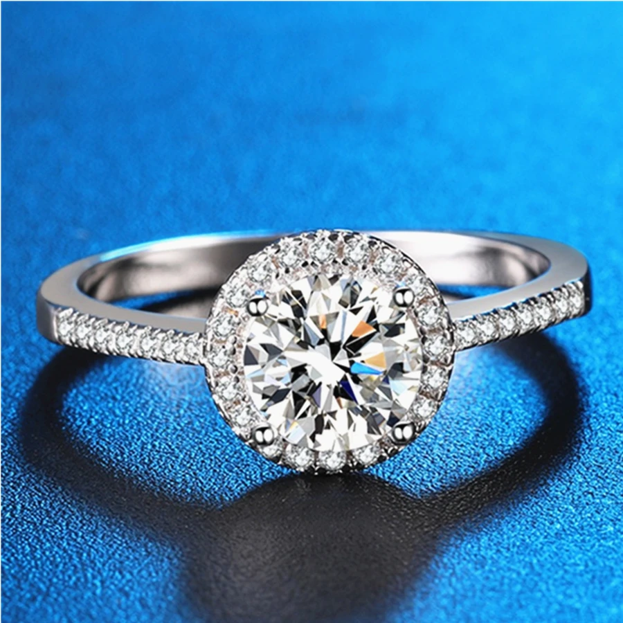 Round halo Moissanite Diamond Ring 0.5ct 1Ct VVS1 Wedding Engagement Ring for Women 925 Sterling Silver Ring Fine Jewelry
Round halo Moissanite Diamond Ring 0.5ct 1Ct VVS1 Wedding Engagement Ring for Women 925 Sterling Silver Ring Fine Jewelry
