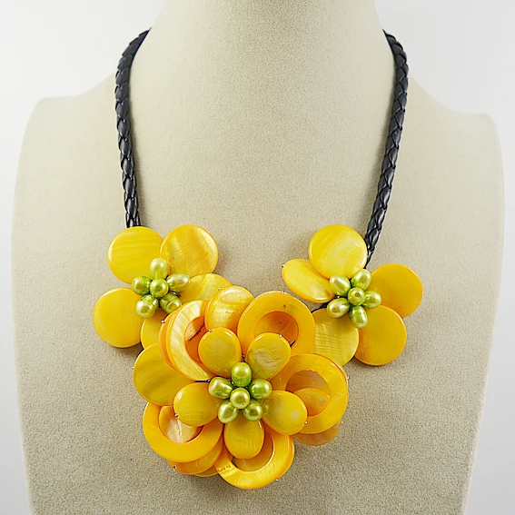 Unique Design AA Real Pearl Shell Flower Necklace Yellow Color Handmade Classic Flower Jewelry Charming Lady Wedding Party Gift
Unique Design AA Real Pearl Shell Flower Necklace Yellow Color Handmade Classic Flower Jewelry Charming Lady Wedding Party Gift