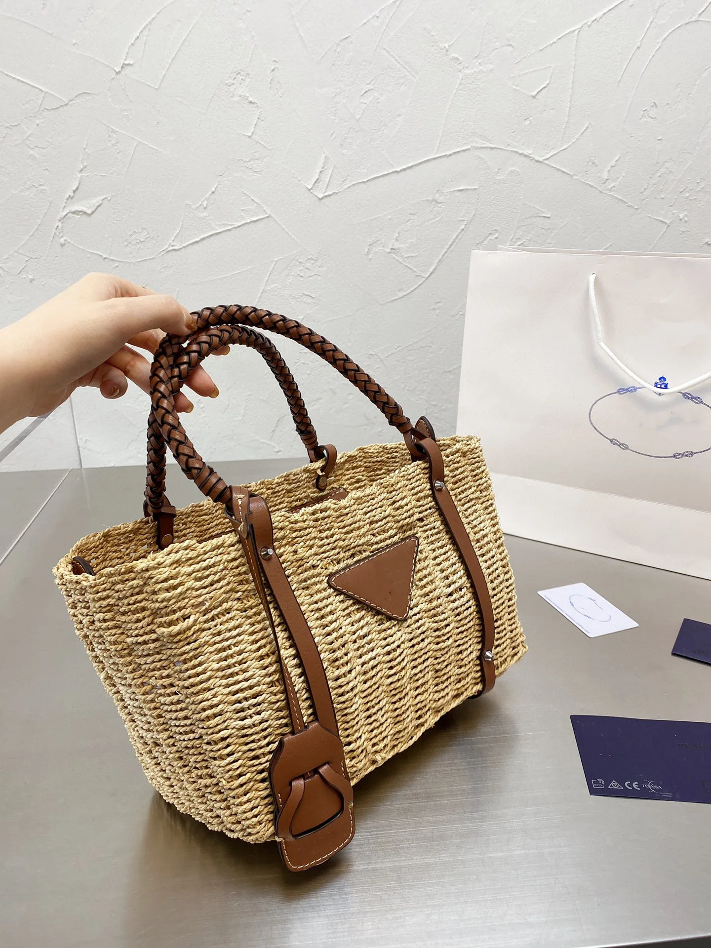 Сумка-корзина для овощей ручной работы, новинка 2021, портативная соломенная сумка из натуральной кожи, пляжная сумка для отпуска, вместитель...
Сумка-корзина для овощей ручной работы, новинка 2021, портативная соломенная сумка из натуральной кожи, пляжная сумка для отпуска, вместитель...