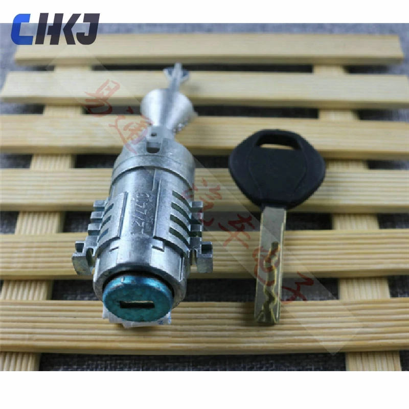 CHKJ For Old BMW 5 Series Door Lock Left Front Door Lock Cylinder-Car Door Lock Cylinde 5 Series Special Driving Door Lock
CHKJ For Old BMW 5 Series Door Lock Left Front Door Lock Cylinder-Car Door Lock Cylinde 5 Series Special Driving Door Lock