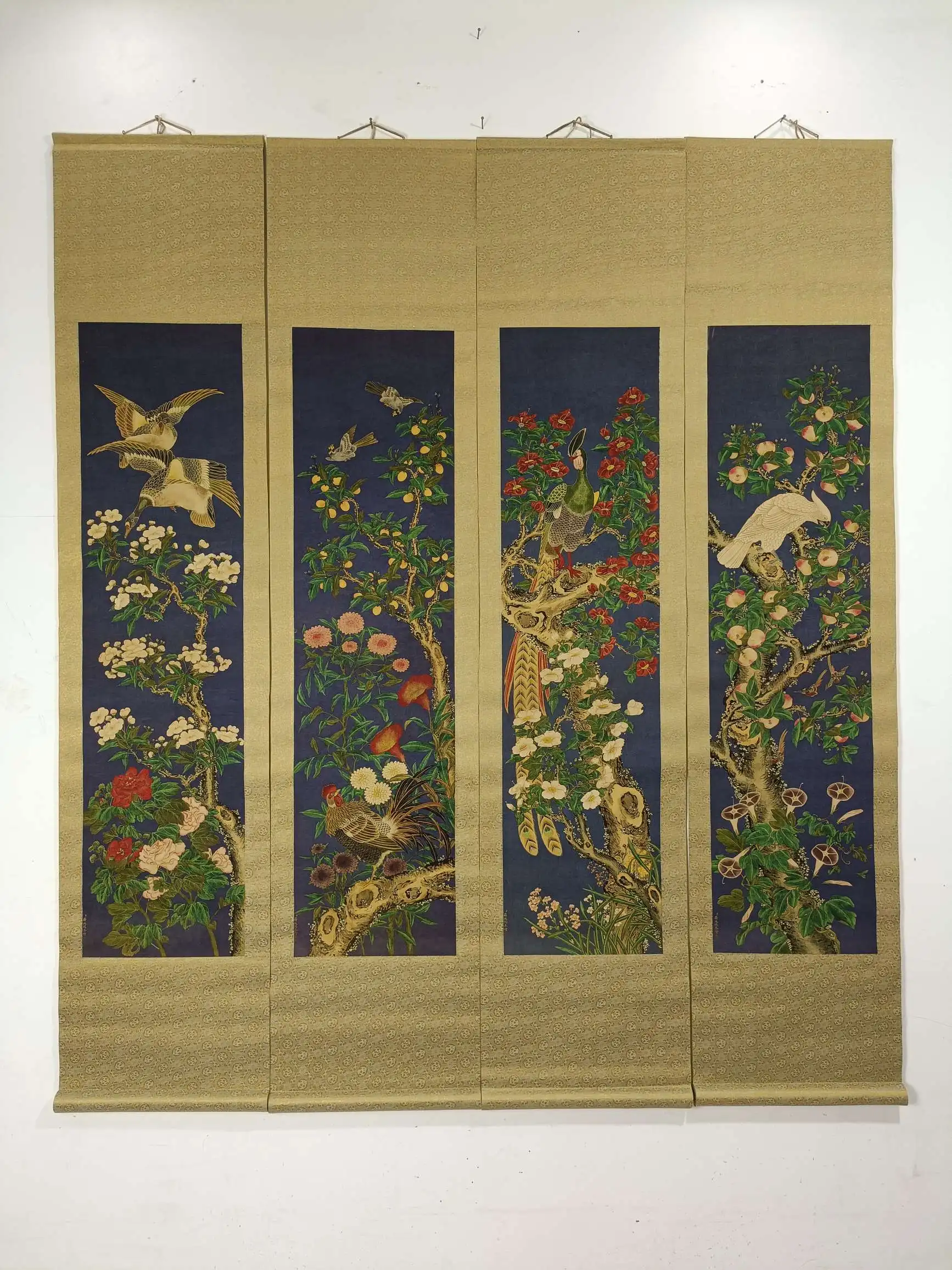 1 Set China Elaborate “Flower And Bird”Painting Handicraft Home Living Room Office Decoration
1 Set China Elaborate “Flower And Bird”Painting Handicraft Home Living Room Office Decoration