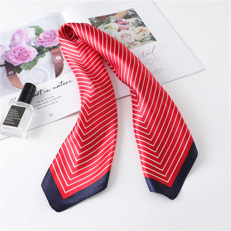 Vrouwen Zijden Sjaal Kleine Satijn Vierkante Hals Sjaals Haarband Gestreepte Foulard Femme Bandana Halsdoek Tas Stropdas
Vrouwen Zijden Sjaal Kleine Satijn Vierkante Hals Sjaals Haarband Gestreepte Foulard Femme Bandana Halsdoek Tas Stropdas