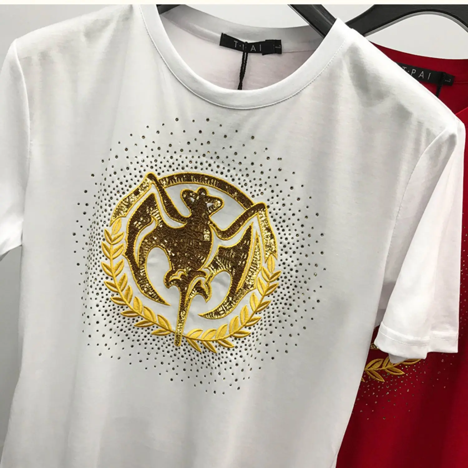 Men's Suit Summer Korean Version of The New Ice Silk Hot Diamond Short-sleeved T-shirt Trousers Leisure Sports Two-piece Suit
Men's Suit Summer Korean Version of The New Ice Silk Hot Diamond Short-sleeved T-shirt Trousers Leisure Sports Two-piece Suit