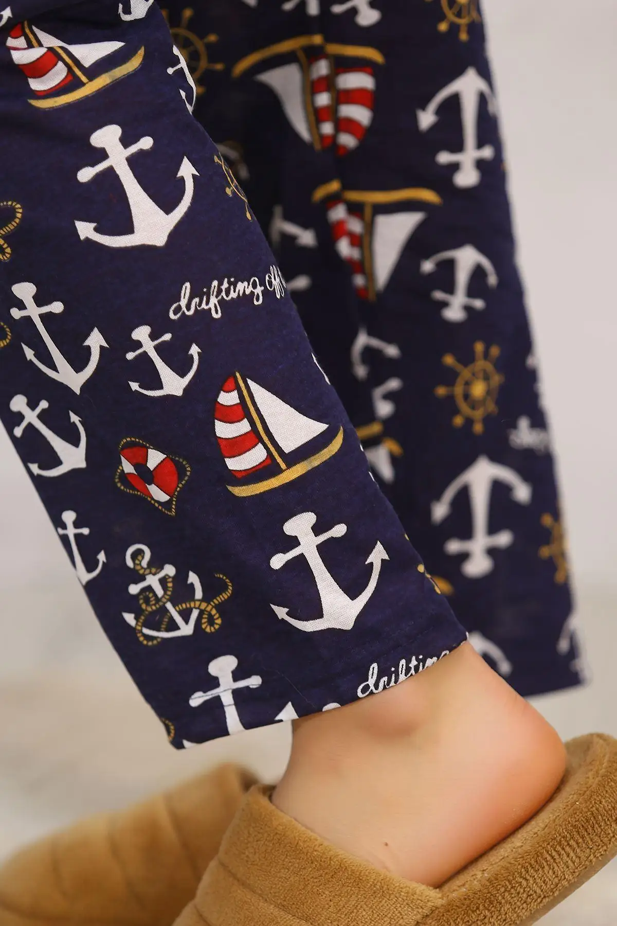 Printed Pajamas Sets Sweatproof Comfortable Fabric Good Sleep Vivid Colors Durable Healthy Sleep Comfortable Collar
Printed Pajamas Sets Sweatproof Comfortable Fabric Good Sleep Vivid Colors Durable Healthy Sleep Comfortable Collar