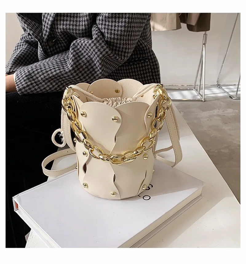 High-end women's small bag 2021 new trendy fashion diagonal bucket bag spring rivet wild single shoulder messenger bag
High-end women's small bag 2021 new trendy fashion diagonal bucket bag spring rivet wild single shoulder messenger bag