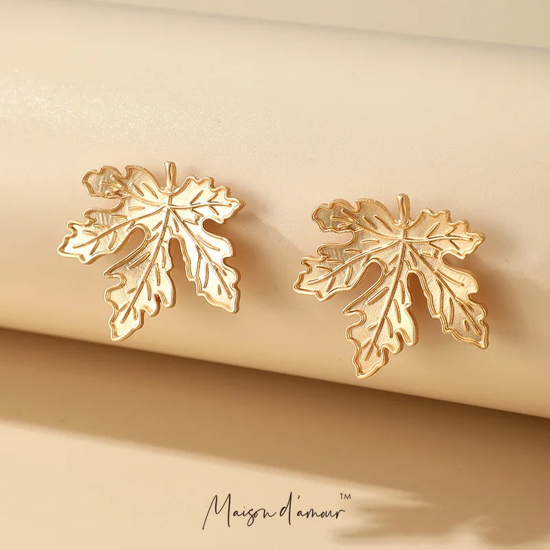 Europe Hot Vintage Style Gold Plating Alloy Maple Leave Design Retro Elegance Women Party Stud Earrings
Europe Hot Vintage Style Gold Plating Alloy Maple Leave Design Retro Elegance Women Party Stud Earrings