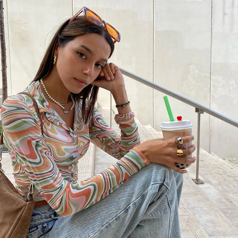 European and American T-shirt in Contrast Color Lapel Breasted Cardigan Exposed Navel Short See-through Long Sleeve Shirt Top
European and American T-shirt in Contrast Color Lapel Breasted Cardigan Exposed Navel Short See-through Long Sleeve Shirt Top