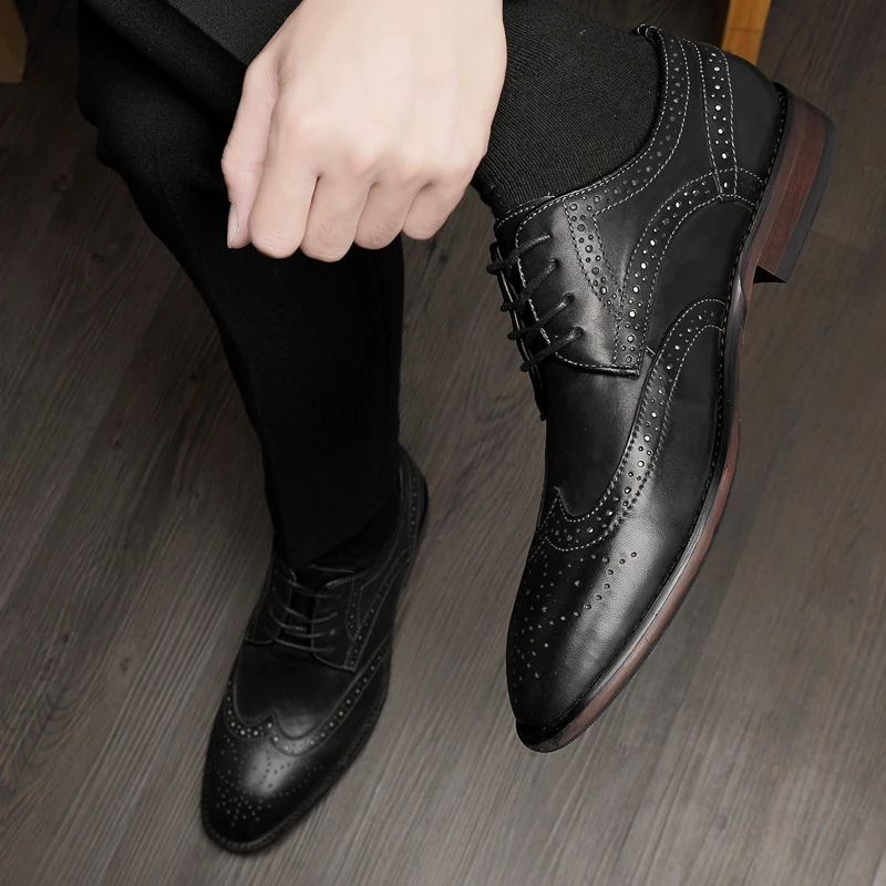 Oxfords genuine Leather Men Shoes Fashion Casual Pointed Toe brogue Formal Business shoes lace up Male Wedding Dress Shoes men
Oxfords genuine Leather Men Shoes Fashion Casual Pointed Toe brogue Formal Business shoes lace up Male Wedding Dress Shoes men