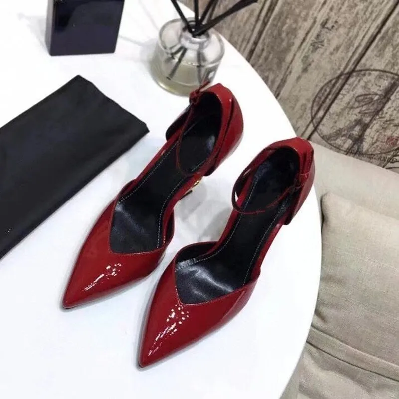 Baotou sandals 2021 new women∠s summer fashion high heels thin heel fairy temperament one line buckle
Baotou sandals 2021 new women∠s summer fashion high heels thin heel fairy temperament one line buckle