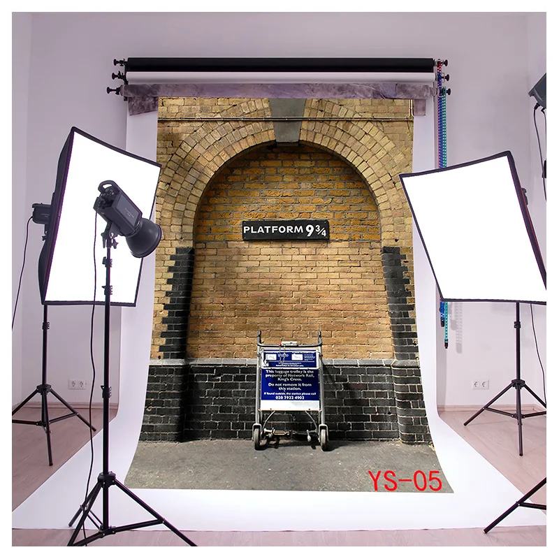 SHENGYONGBAO ZHISUXI Vinyl Heaven Brick Wall Photography Backdrop Platform 9 3/4 railway Station Photo Studio Background SS-9115
SHENGYONGBAO ZHISUXI Vinyl Heaven Brick Wall Photography Backdrop Platform 9 3/4 railway Station Photo Studio Background SS-9115