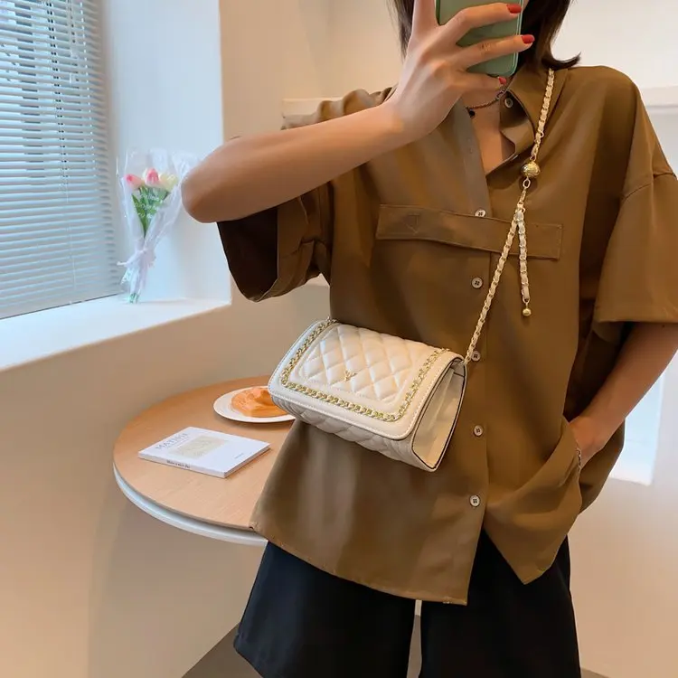 Luxury brand new fashion chain messenger bag 2021 ladies fashion high quality PU designer shoulder bag
Luxury brand new fashion chain messenger bag 2021 ladies fashion high quality PU designer shoulder bag