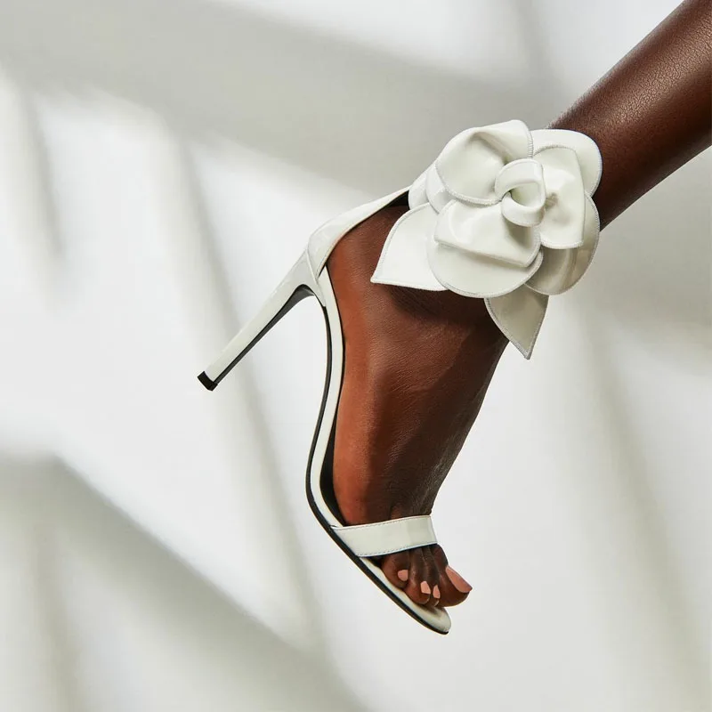 Hjwsfdcai 2021 Women's Sandals Flower Decoration Designer Brand High Heels Ankle Strap White Pumps Shoes Party Dress Shoes Mujer
Hjwsfdcai 2021 Women's Sandals Flower Decoration Designer Brand High Heels Ankle Strap White Pumps Shoes Party Dress Shoes Mujer