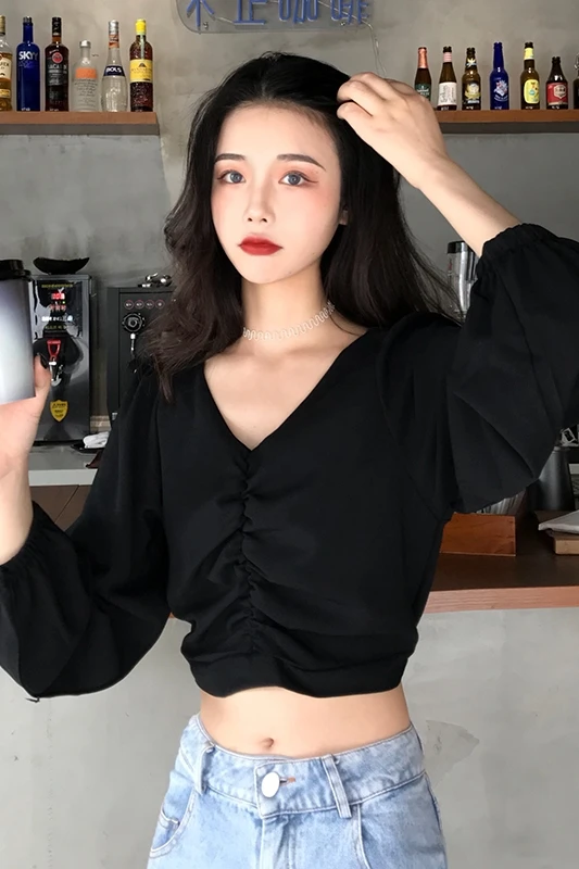 Blouses Women V Neck Long Puff Sleeve Crop Tops Elegant Sexy Pleated Solid Streetwear Womens Retro Slim Shirts New Fashion
Blouses Women V Neck Long Puff Sleeve Crop Tops Elegant Sexy Pleated Solid Streetwear Womens Retro Slim Shirts New Fashion