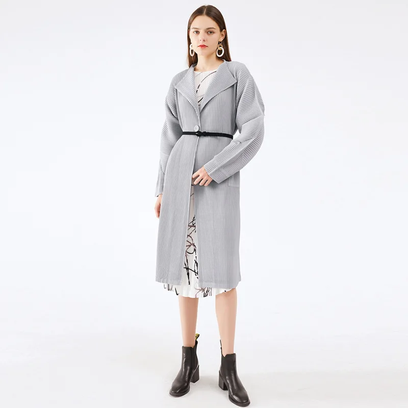 Issey Miyake autumn and winter women's tooling thickened over the knee long coat pleated trumpet sleeve windbreaker women
Issey Miyake autumn and winter women's tooling thickened over the knee long coat pleated trumpet sleeve windbreaker women